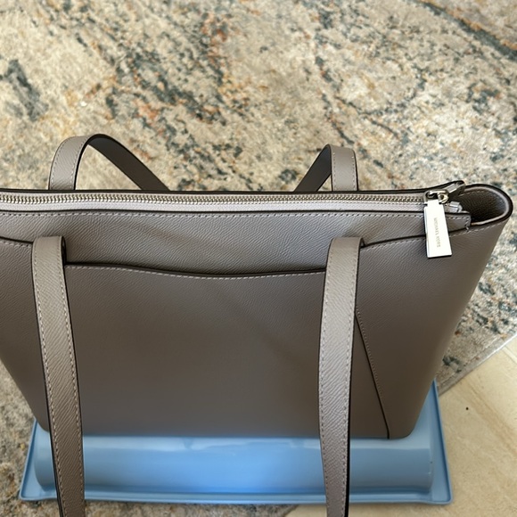 Michael Kors gray Maddie shoulder bag measures 11 x 13 x 4 1/2 - Picture 9 of 10